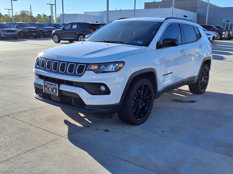 Used 2023 Jeep Compass LatitudeImage 2