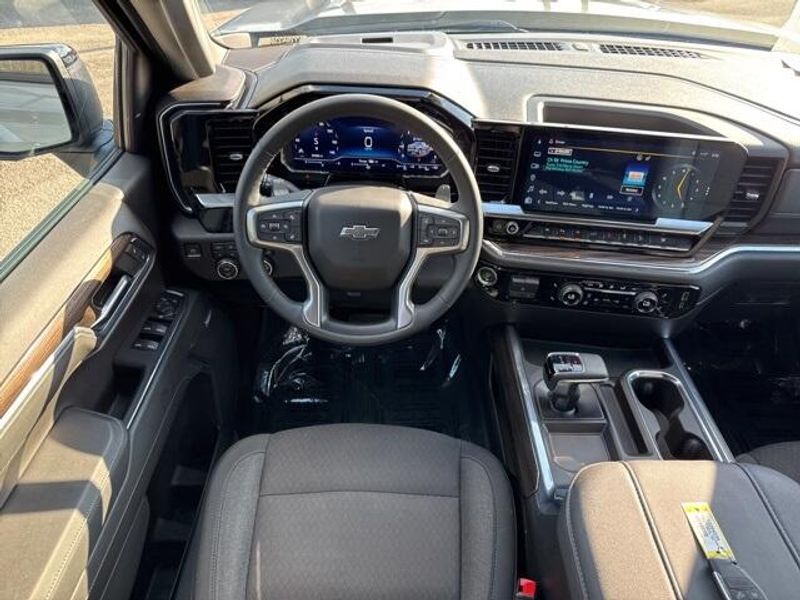 2024 Chevrolet Silverado 1500 RST photo 16