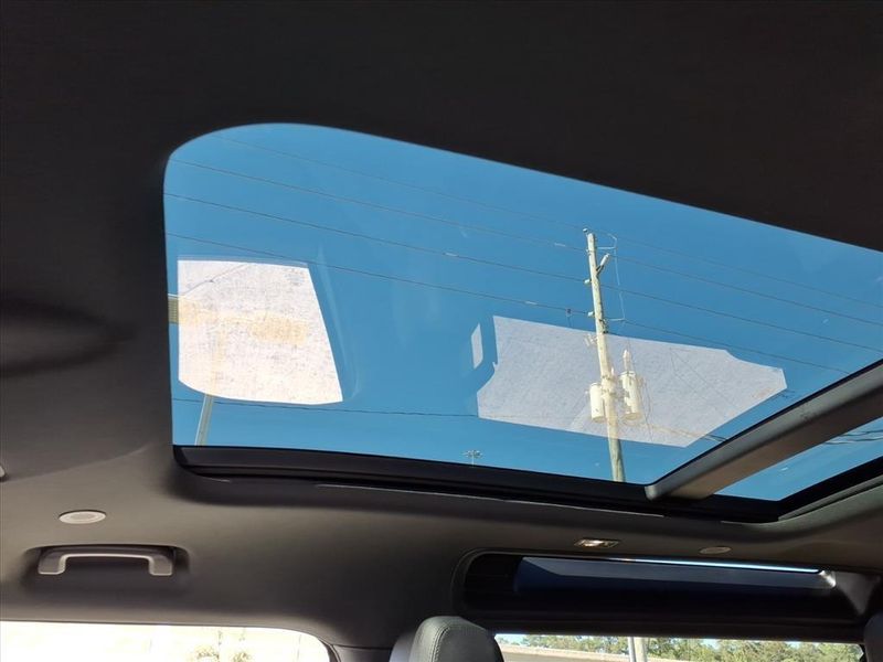 Used 2023 Land Rover Defender 90 SImage 6