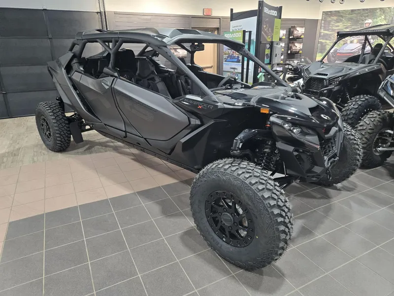 2025 Can-Am MAVERICK R MAX X RS 999TDCT TRIPLE BLACK Image 3