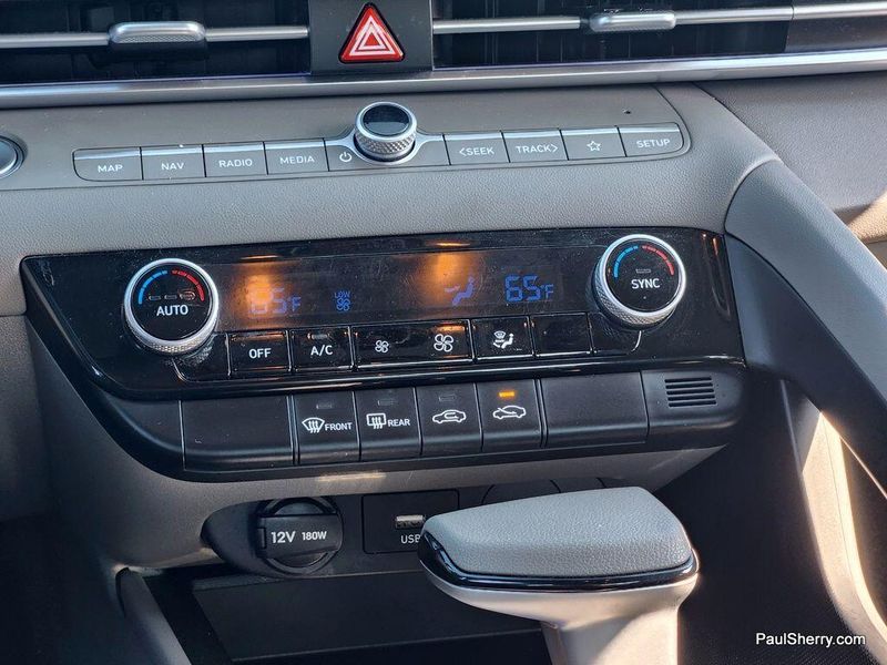 2024 Hyundai Elantra SELImage 38