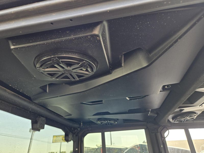 USED 2026 CAN-AM SSV DEF MAX TEXCAB 65 HD11 BK HB 26 LIMITED HD11 Image 17