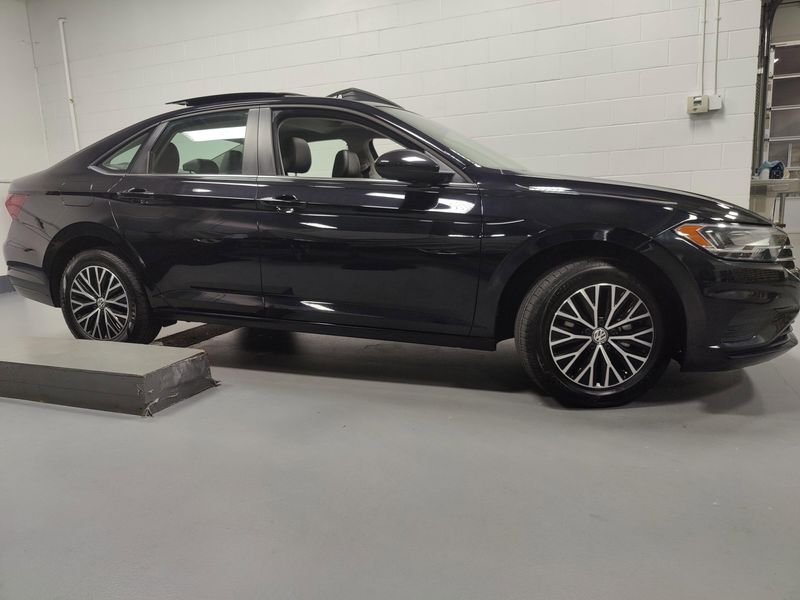 2021 Volkswagen Jetta SE w/Sunroof & Cold Weather PkgImage 3
