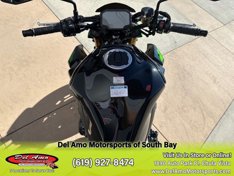 2024 Kawasaki ZR900MRFNL-BK2  in a METALLIC SPARK BLACK/METALLIC MATTE GRAPHENESTEEL GRAY/CANDY LIME GREEN exterior color. Del Amo Motorsports of South Bay (619) 547-1937 delamomotorsports.com 