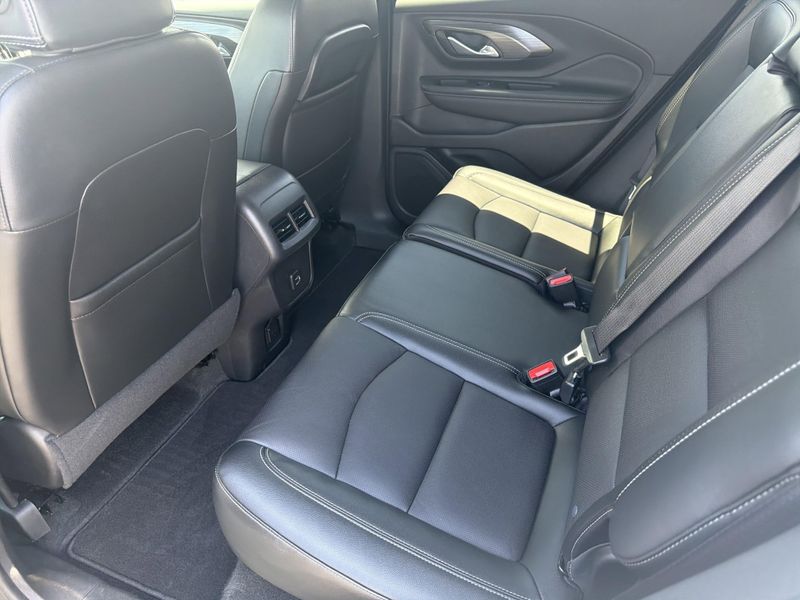 Used 2024 GMC Terrain SLTImage 26