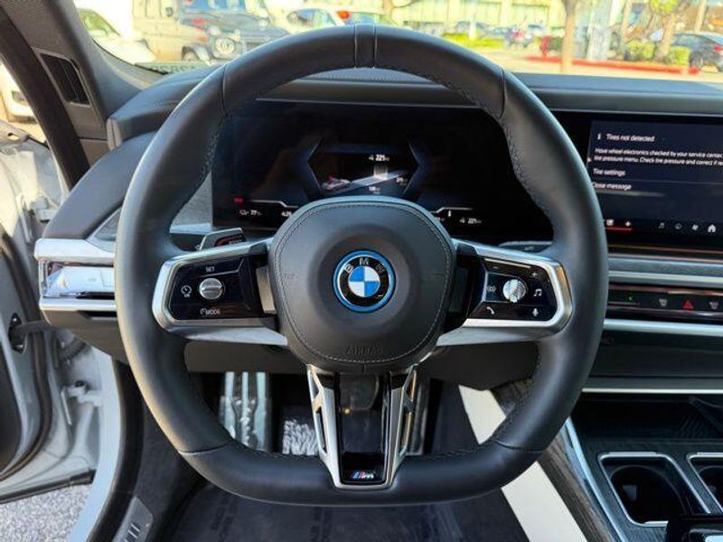 Used 2023 BMW i7 xDrive60Image 21