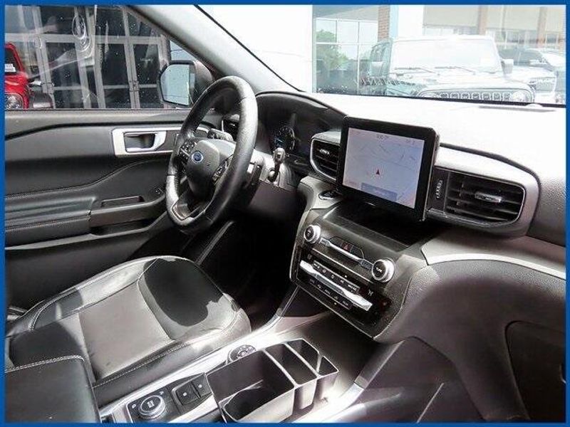2020 Ford Explorer XLTImage 8