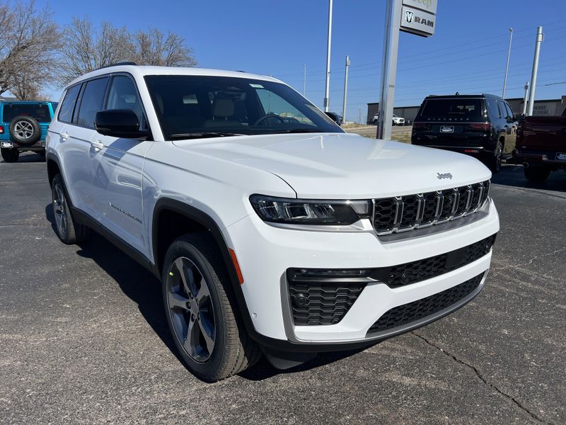 New 2026 Jeep Grand Cherokee L Limited 4x4Image 3