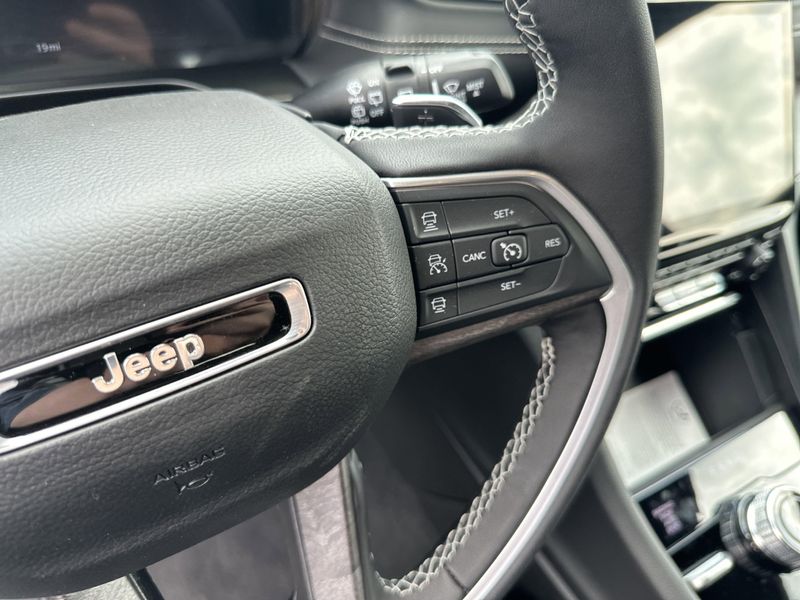 2025 Jeep Grand Cherokee L Limited 4x4Image 24