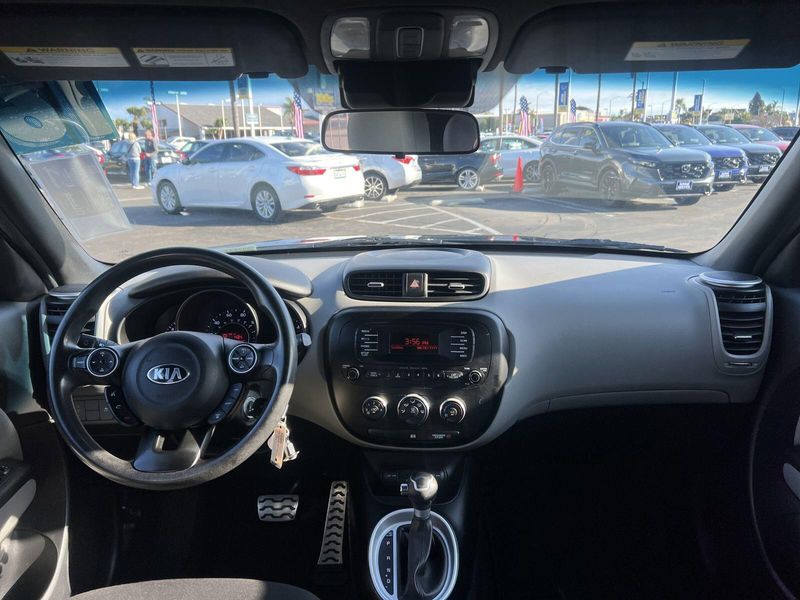 2016 Kia Soul BaseImage 16