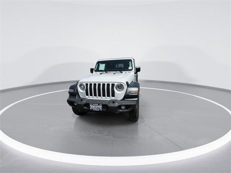2020 Jeep Gladiator Sport photo 3