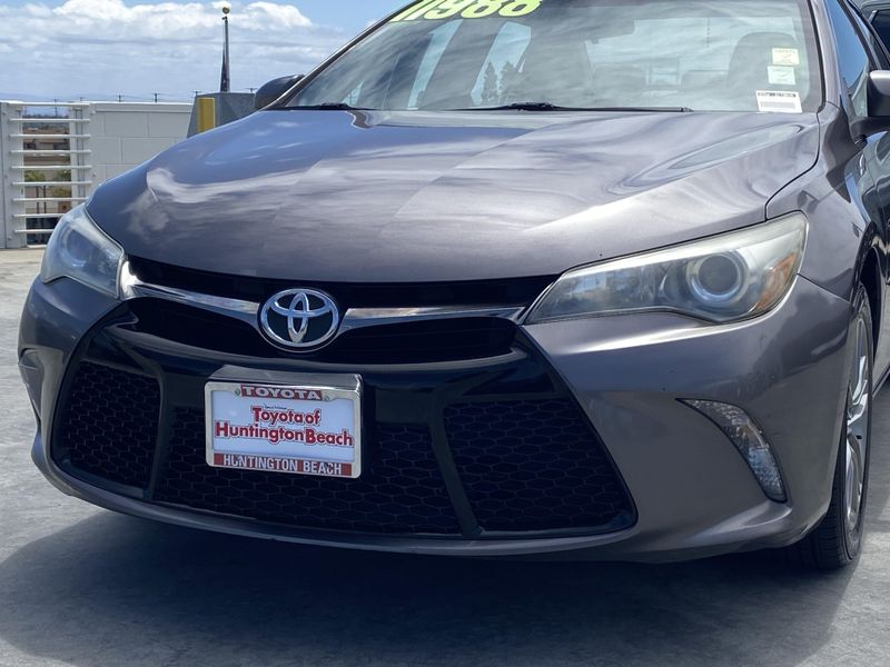 2016 Toyota Camry SEImage 9