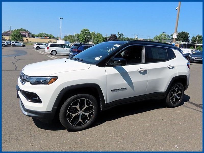 2024 Jeep Compass LimitedImage 1