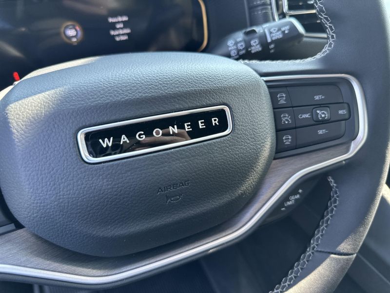 2025 Jeep Wagoneer Overland 4x4Image 31
