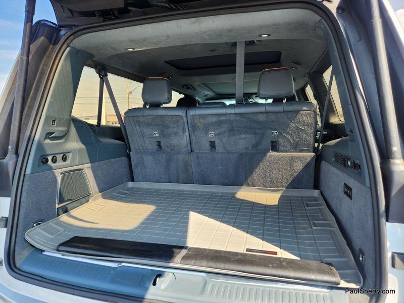 2023 Jeep Grand Wagoneer L II photo 24