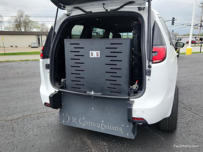 Used 2024 Chrysler Pacifica Touring