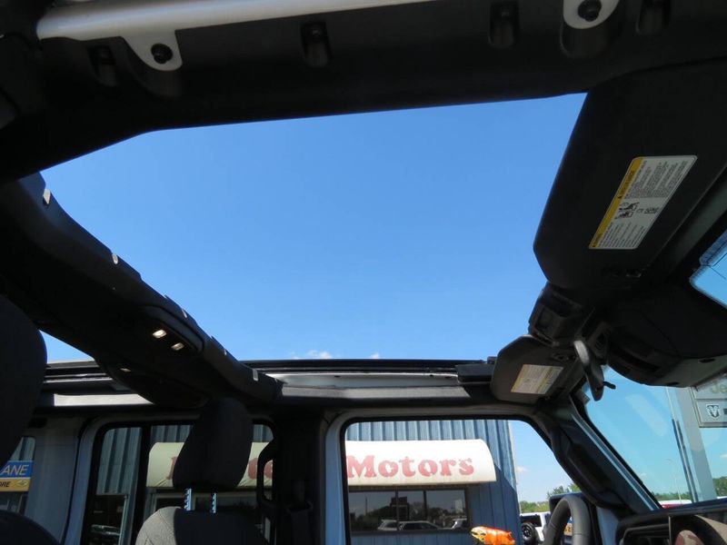 Used 2025 Jeep Wrangler 4xE Sahara 4x4 4dr SUVImage 8