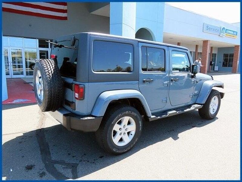 2014 Jeep Wrangler Unlimited SaharaImage 7
