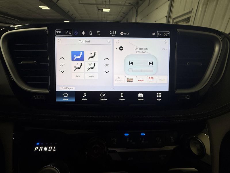 Used 2024 Chrysler Pacifica Touring LImage 27