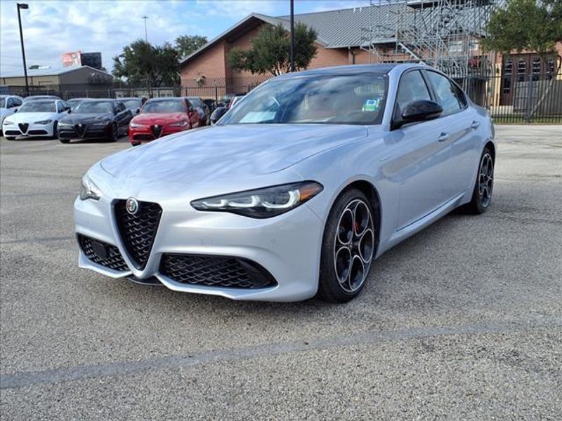 2025 Alfa Romeo Giulia Image 4