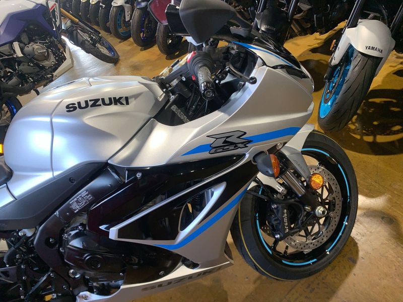 New 2025 Suzuki GSX-R1000 Image 15