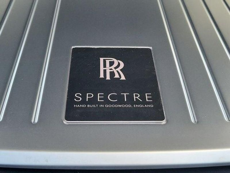 2025 Rolls Royce Spectre photo 27