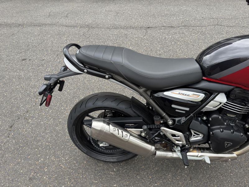 2025 Triumph SPEED 400 - CARNIVAL RED - STORM GREY 