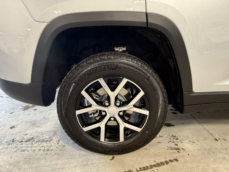 New 2025 Jeep Grand Cherokee Limited 4x4Image 10