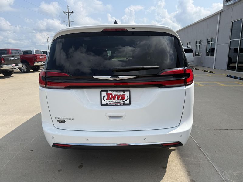 Used 2023 Chrysler Pacifica Touring LImage 37