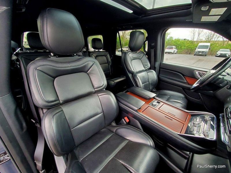 2018 Lincoln Navigator SelectImage 2