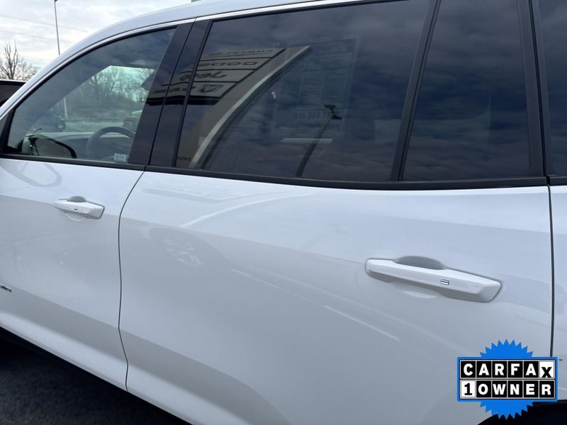 Used 2025 GMC Acadia FWD ElevationImage 13