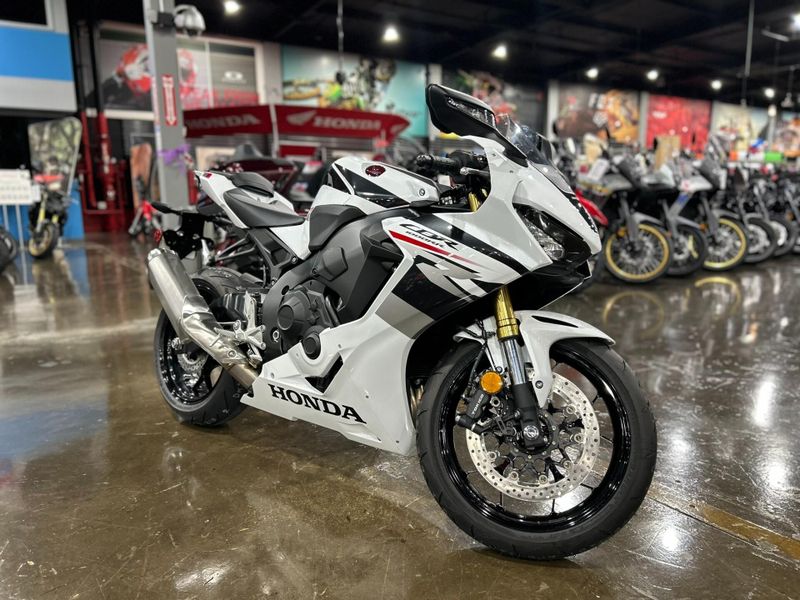 New 2025 Honda CBR1000RR Image 21