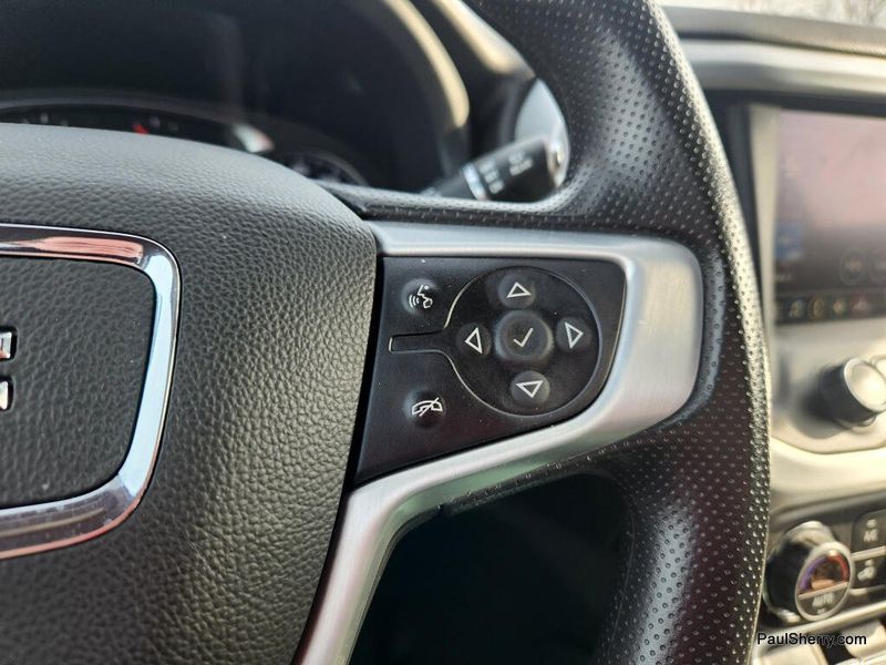 Used 2023 GMC Acadia SLE