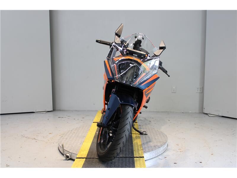 2022 KTM RC 390 Image 4