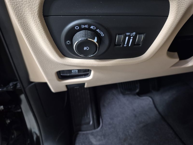 2025 Jeep Grand Cherokee Limited 4x4Image 28