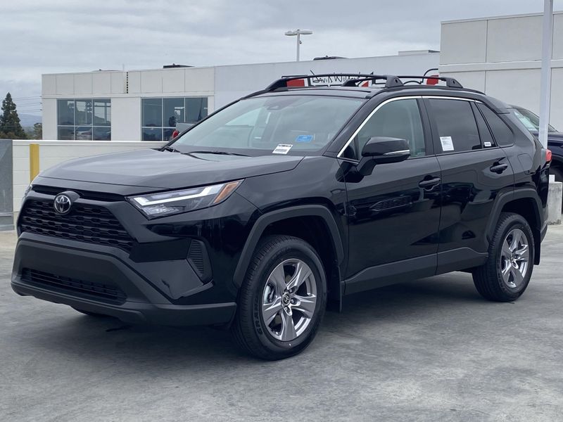 2025 Toyota RAV4 XLEImage 6