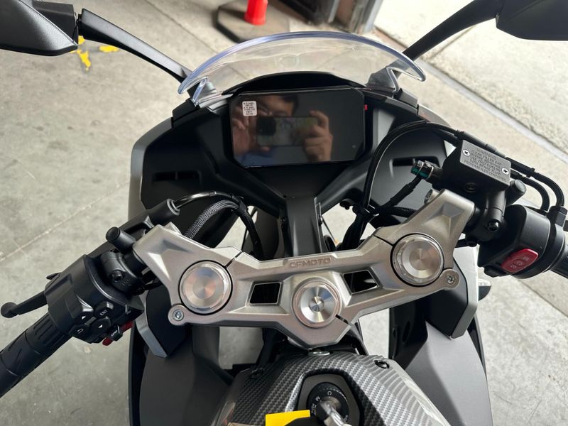 New 2025 CFMOTO 300SS Image 17