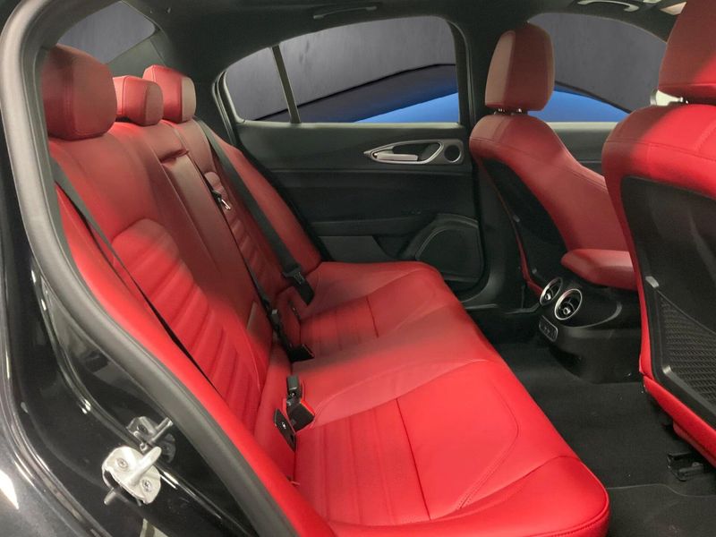 New 2026 Alfa Romeo Giulia AwdImage 12