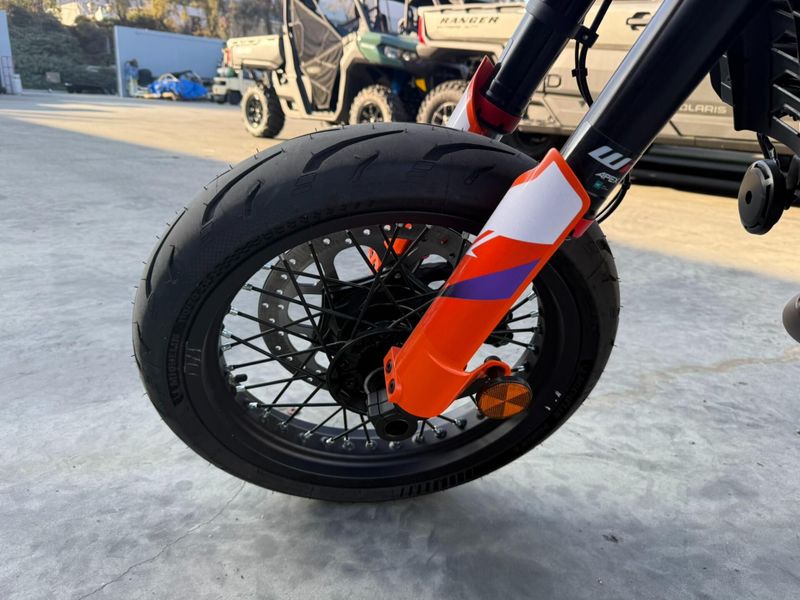 New 2025 KTM 390 SMC R Image 17