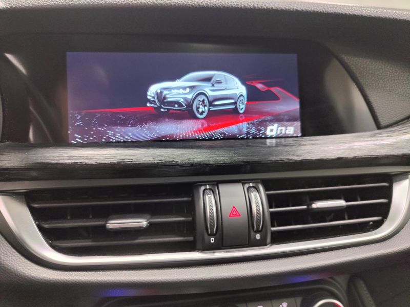 2024 Alfa Romeo Stelvio Sprint Q4 AWD w/Sunroof/Wheel PkgImage 23
