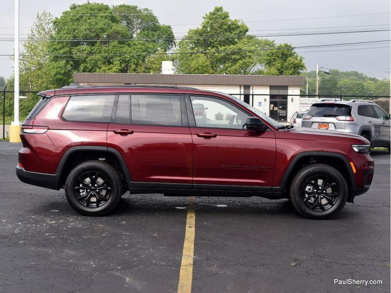 2025 Jeep Grand Cherokee L Altitude X 4x4Image 17