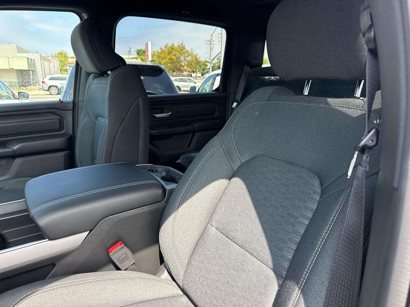 New 2026 RAM 1500 Express Crew Cab 4x4 5'7' Box