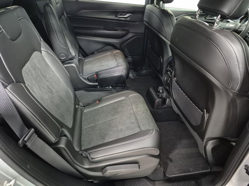 New 2025 Jeep Grand Cherokee L Altitude X 4x4Image 8