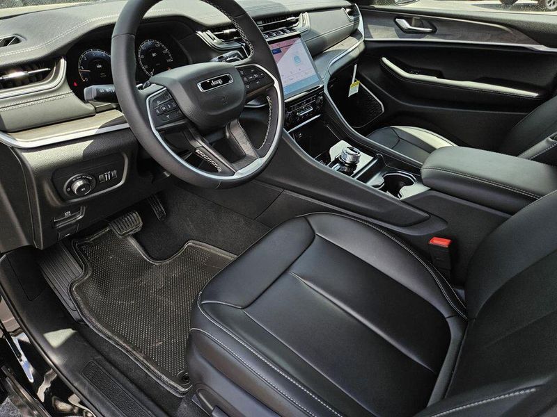 2025 Jeep Grand Cherokee L Limited 4x4Image 24