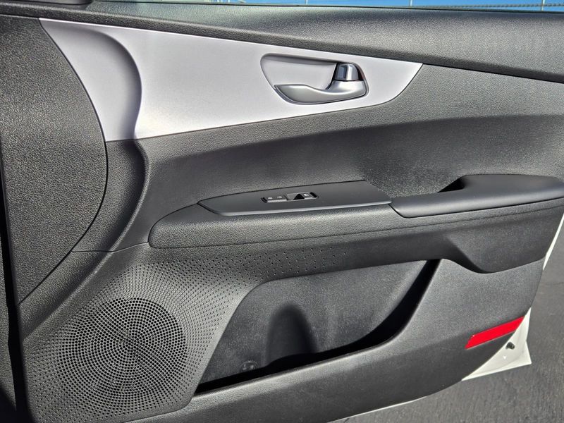 Used 2024 Kia Forte LXS IVT