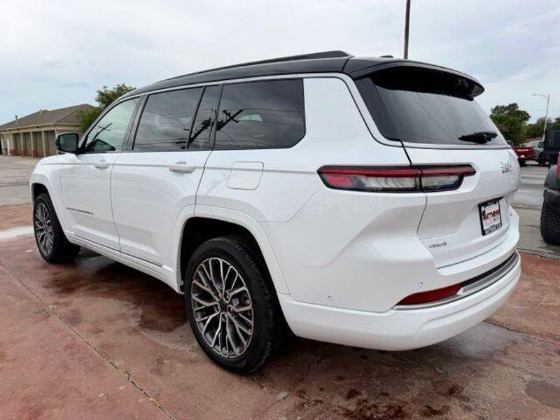 New 2027 Jeep Grand Cherokee L Summit 4x4Image 7