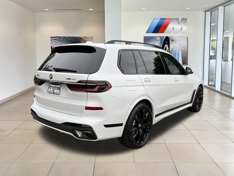 2026 BMW X7 xDrive40iImage 6