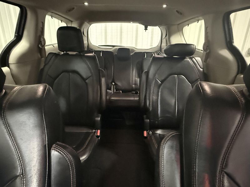 Used 2018 Chrysler Pacifica Touring LImage 22