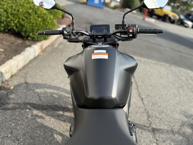 2025 Honda CB750 HornetImage 3