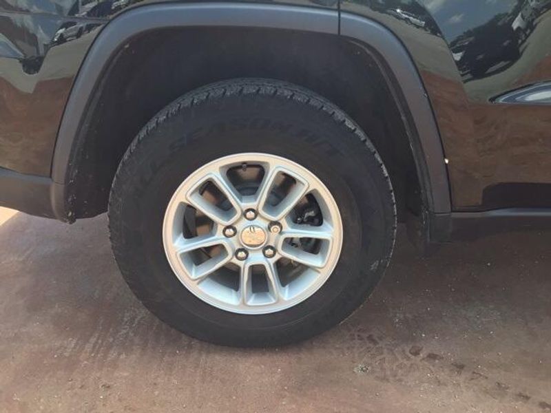 Used 2020 Jeep Grand Cherokee Laredo EImage 20